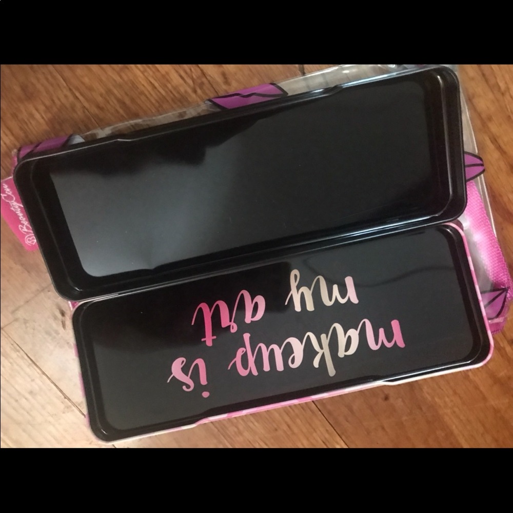 Makeup bag, case & tools - Picture 3 of 8